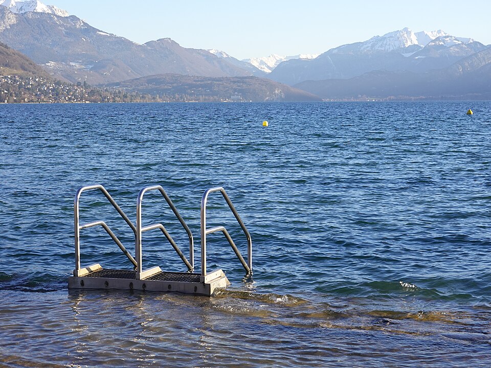La plage d’Albigny en hiver.