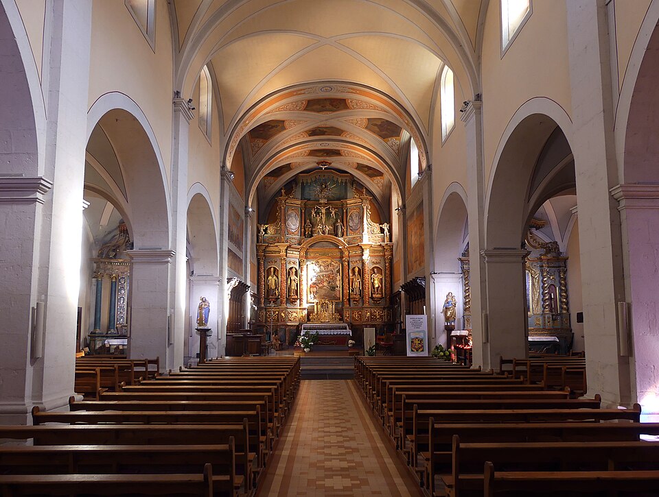 La nef de l’église Saint-Maurice à Thônes.