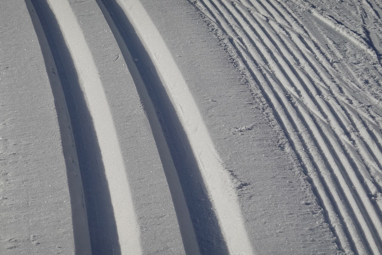 Neige damée sur le plateau des Glières.